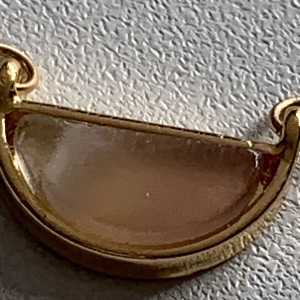 Small Gold Tone Necklace with Peachy Cream Stone Pendant - Picture 5 of 8
